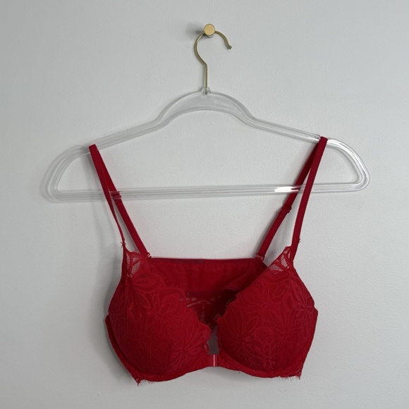 Victoria's Secret Pink Red Lace Front Close Push Up Bra Size 34B - Picture 1 of 11